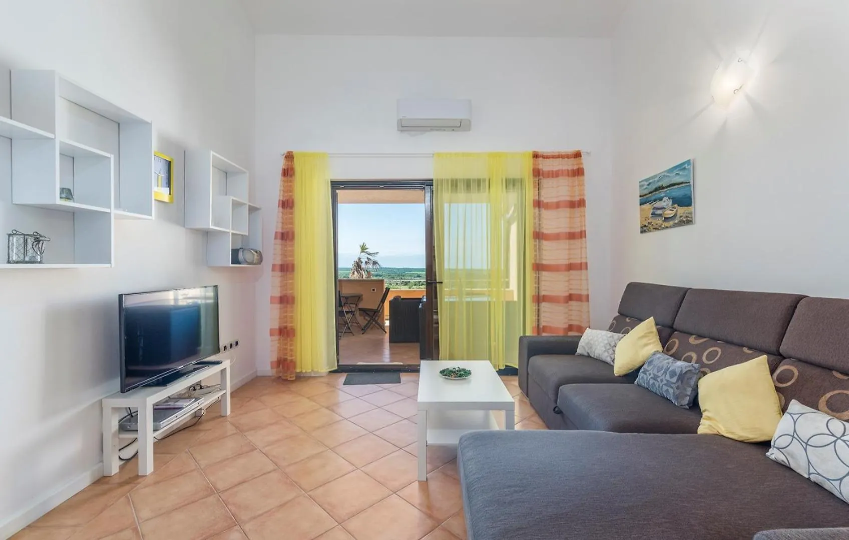 Apartment Viva With Shared Pool Kaštelir