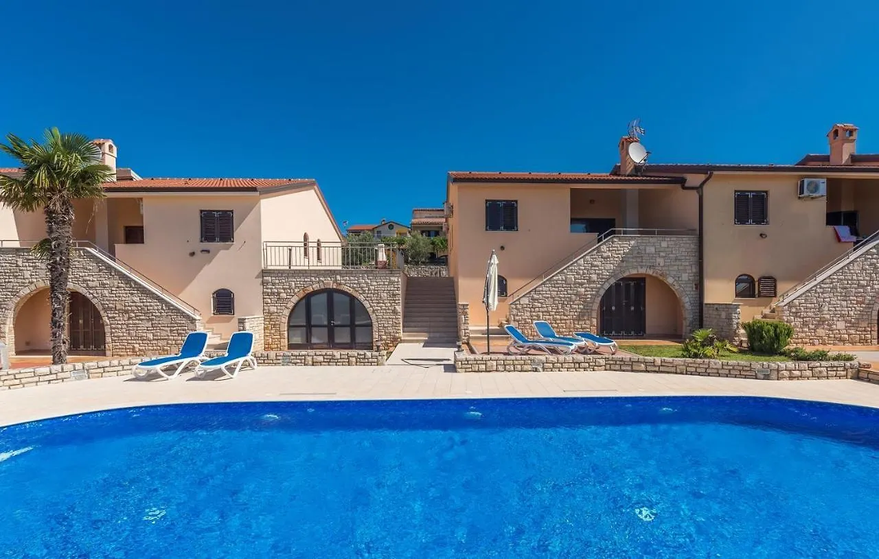 Apartment Viva With Shared Pool Kaštelir كرواتيا