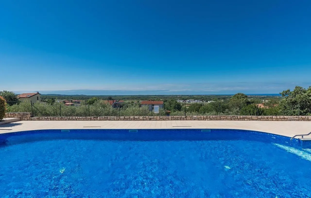 Apartment Viva With Shared Pool Kaštelir 0*,  كرواتيا