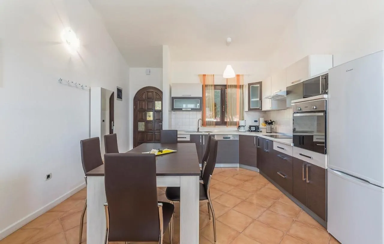 Apartment Viva With Shared Pool Kaštelir كرواتيا