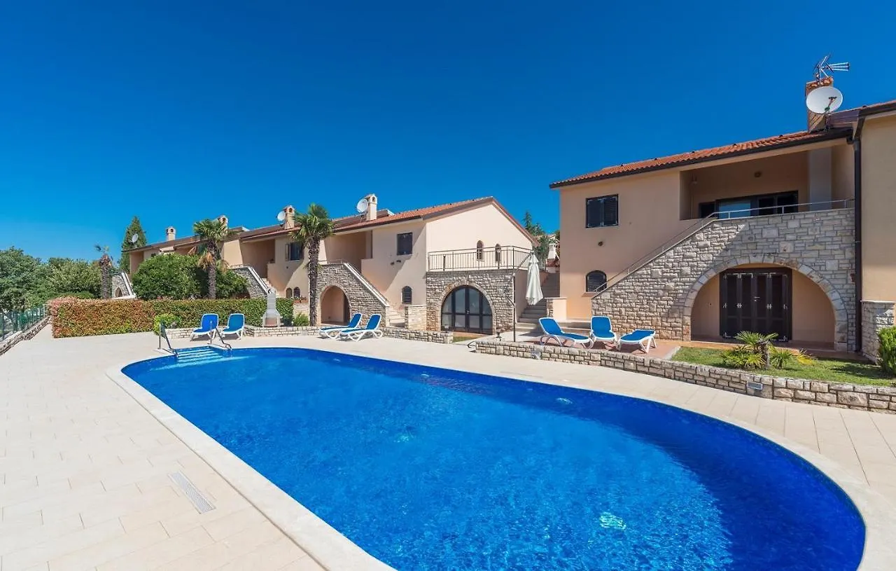 Apartment Viva With Shared Pool Kaštelir