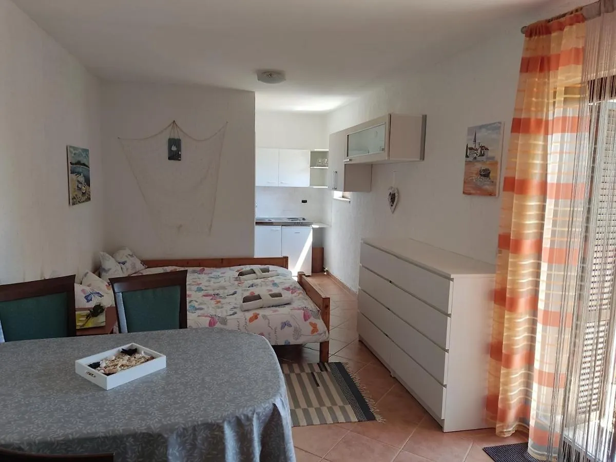 Apartment Viva With Shared Pool Kaštelir
